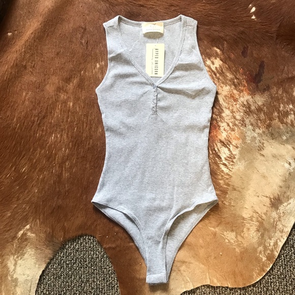 ❌END OF SUMMER SALE❌Gray Ribbed BodySuit - Picture 2 of 3